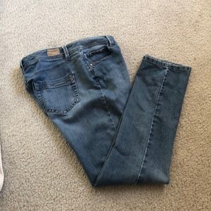 Nice blue jeans size 8 and brand Bandolino
